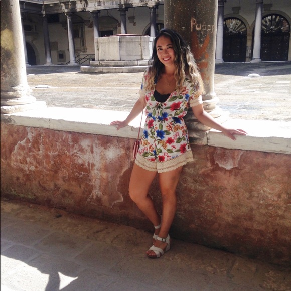 MEET YOUR POSHER 🙈 - Picture 4 of 6